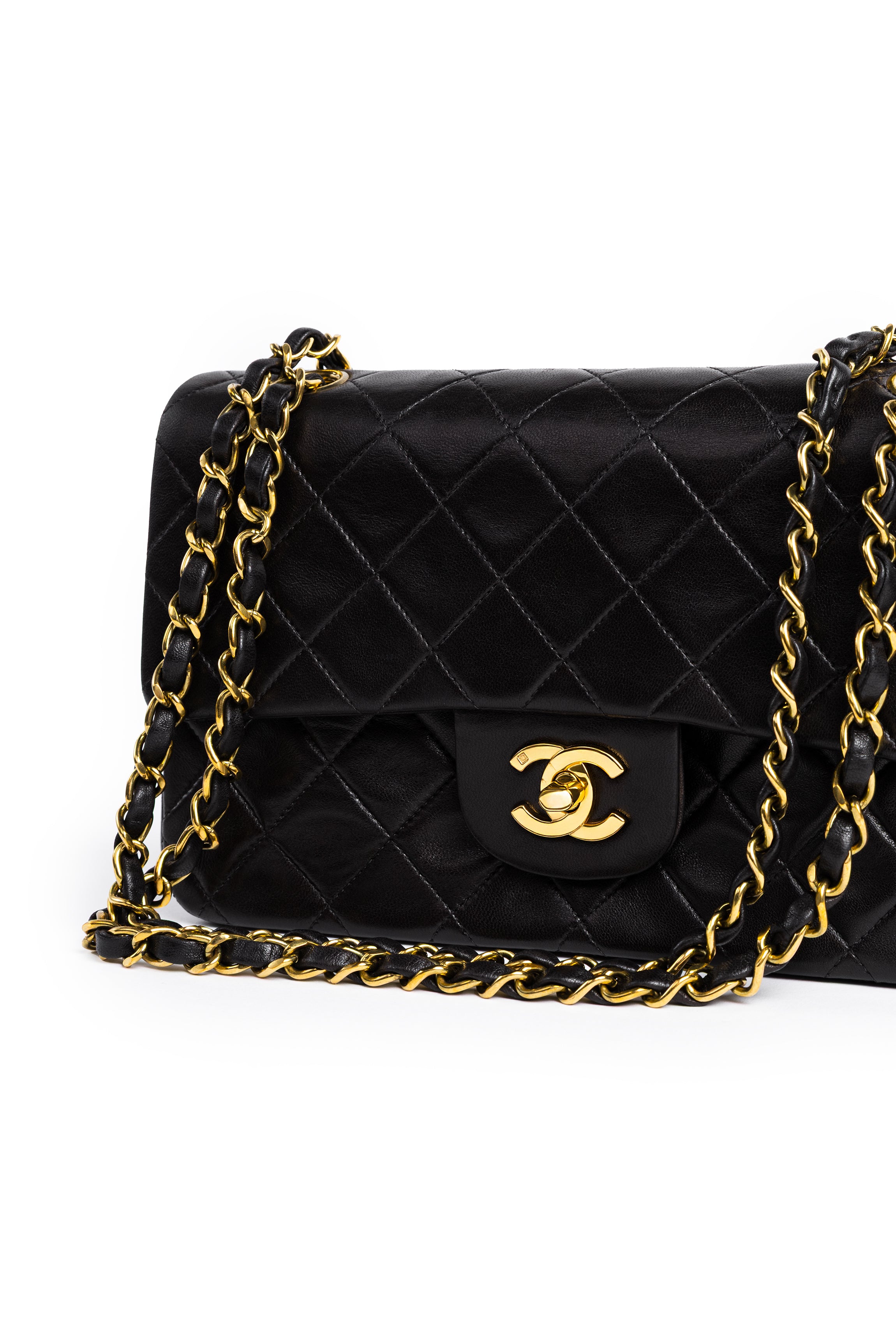 CHANEL CLASSIC FLAP BAG